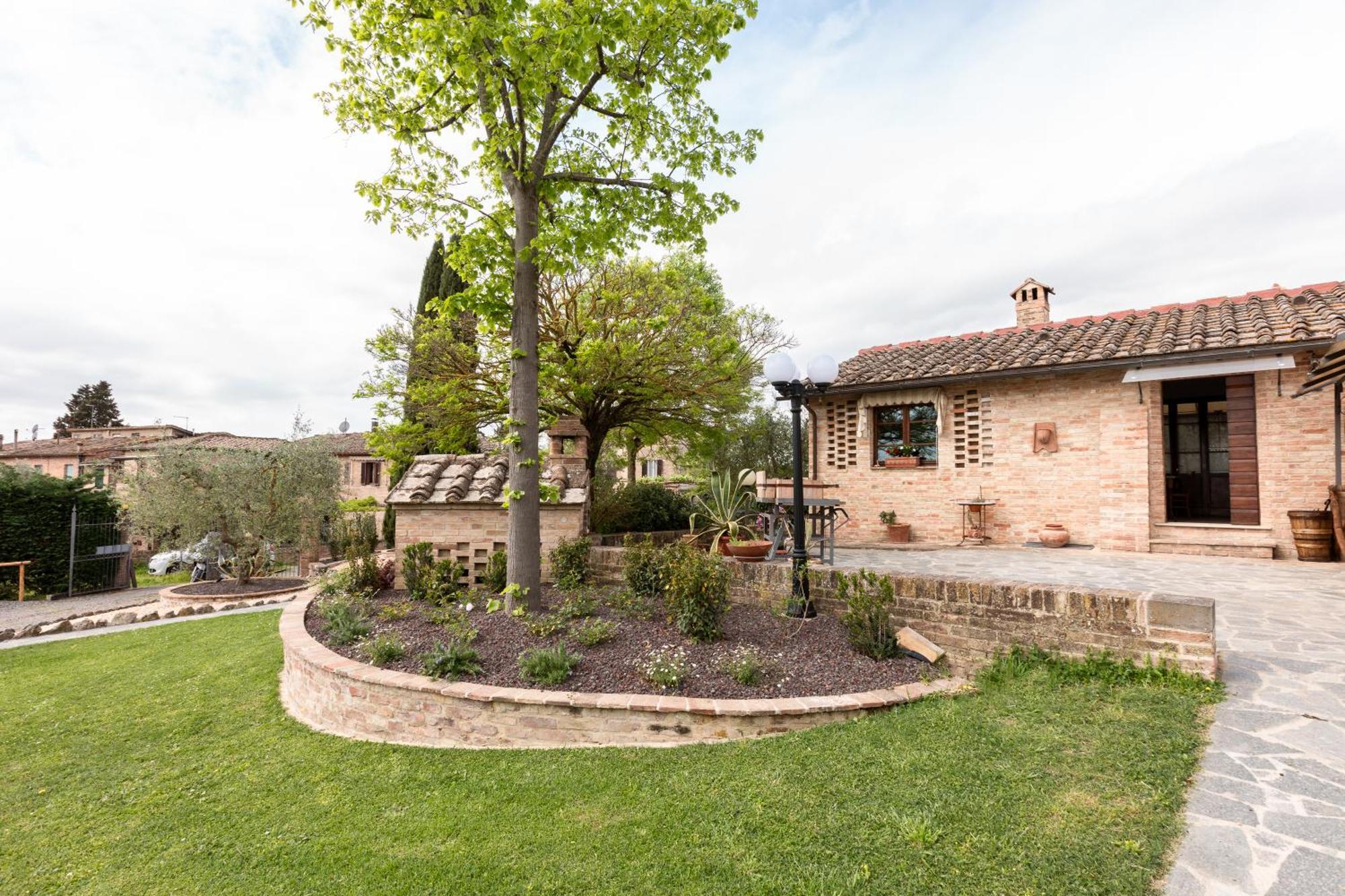 Asso Di Picche Apartment Siena Exterior photo